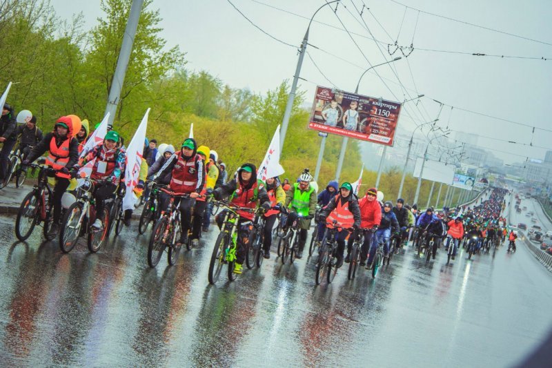 Велосипедисты проехали «Километры Победы» по Новосибирску